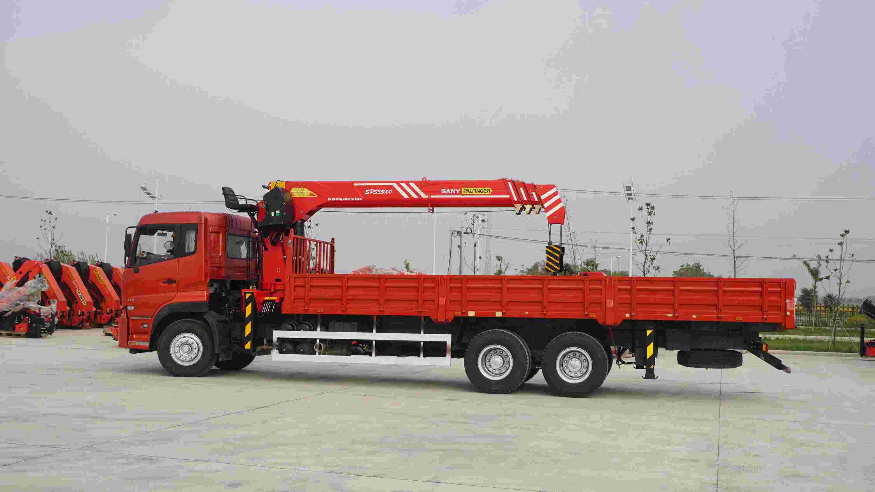 三一14噸直臂式隨車(chē)吊 高效靈活的多功能工程助手