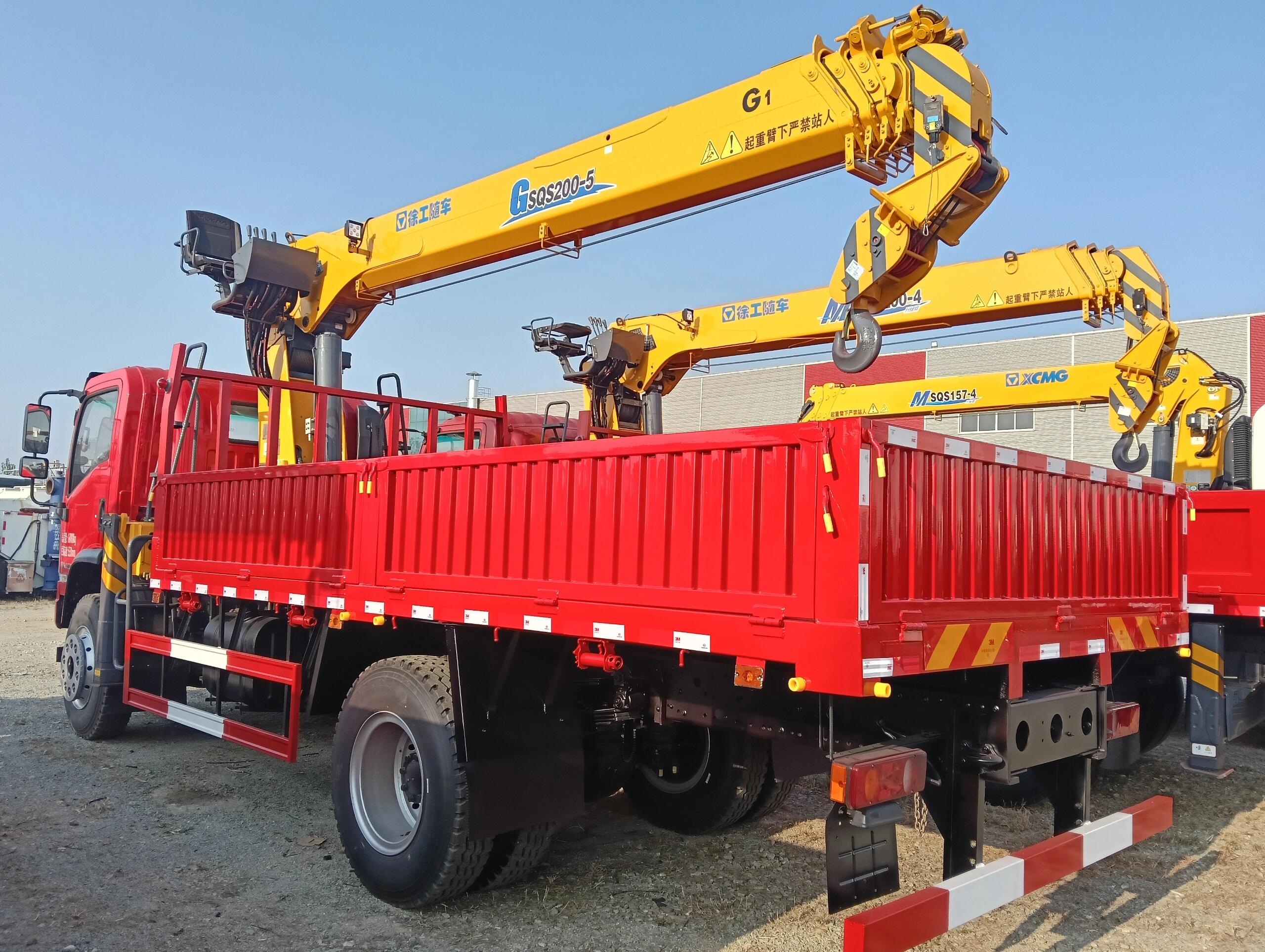 東風隨車吊配徐工8噸5節臂 高效全能的高空作業利器